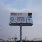 Eine Werbetafel spendet Trinkwasser aus der Luft