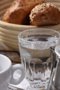 Ein Glas Wasser schon zum Frühstück, Wasser-Glas